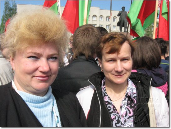 Выкладчыкі ЭФ Суханава Алена (злева) і Захарава Валянціна 