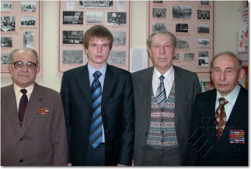 С организаторами конференции в музее ГГАУ (слева направо Верхось В.П., Житинский Г.В., Олешкевич Д.С., Чижонок И.И.)