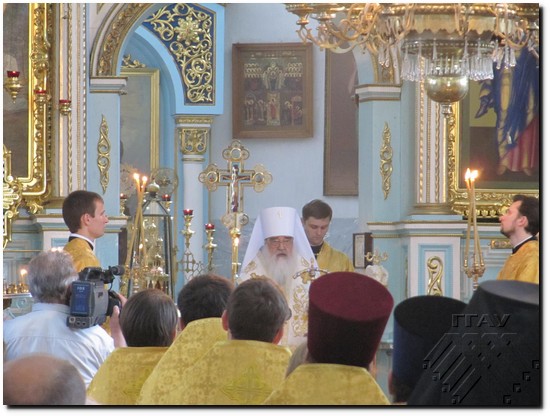 Мітрапаліт Філарэт падчас службы