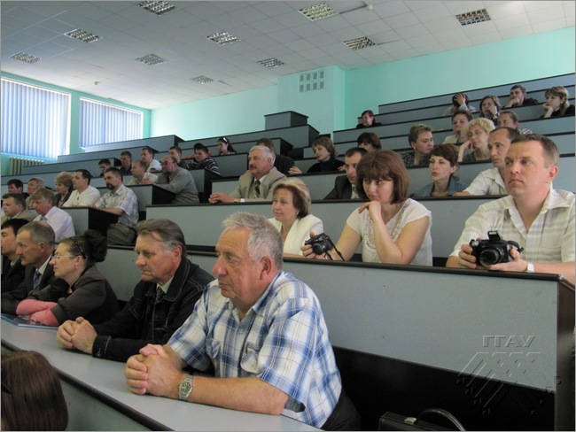 Удзельнікі святкавання юбілею ў 6 зале