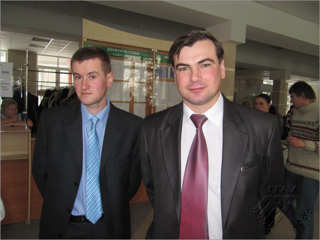 Перад пачаткам сустрэчы – Сяргей Якоўчык (справа) у навуцы займае самую высокую пасаду – дырэктар інстытута