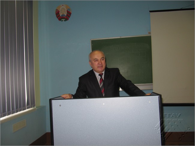 За трыбунай першы прарэктар Аляксандр Дудук