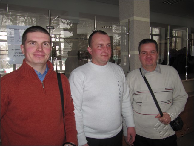 Аляксандр Вільвіч, Павел Новаш і Аляксей Бекіш у калідоры