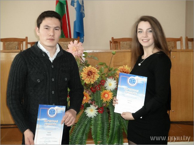 Стипендиаты областного отделения Белорусского фонда мира Байрам Язов и Ирина Лупачик