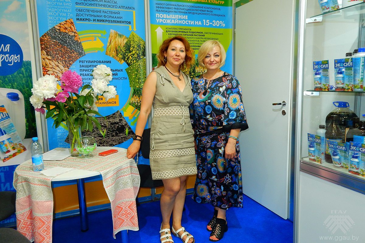 Спецыялісты, якія прадстаўляюць прадукцыю біястымулятараў, якія выпускаюцца пад маркай “Экасіл”
