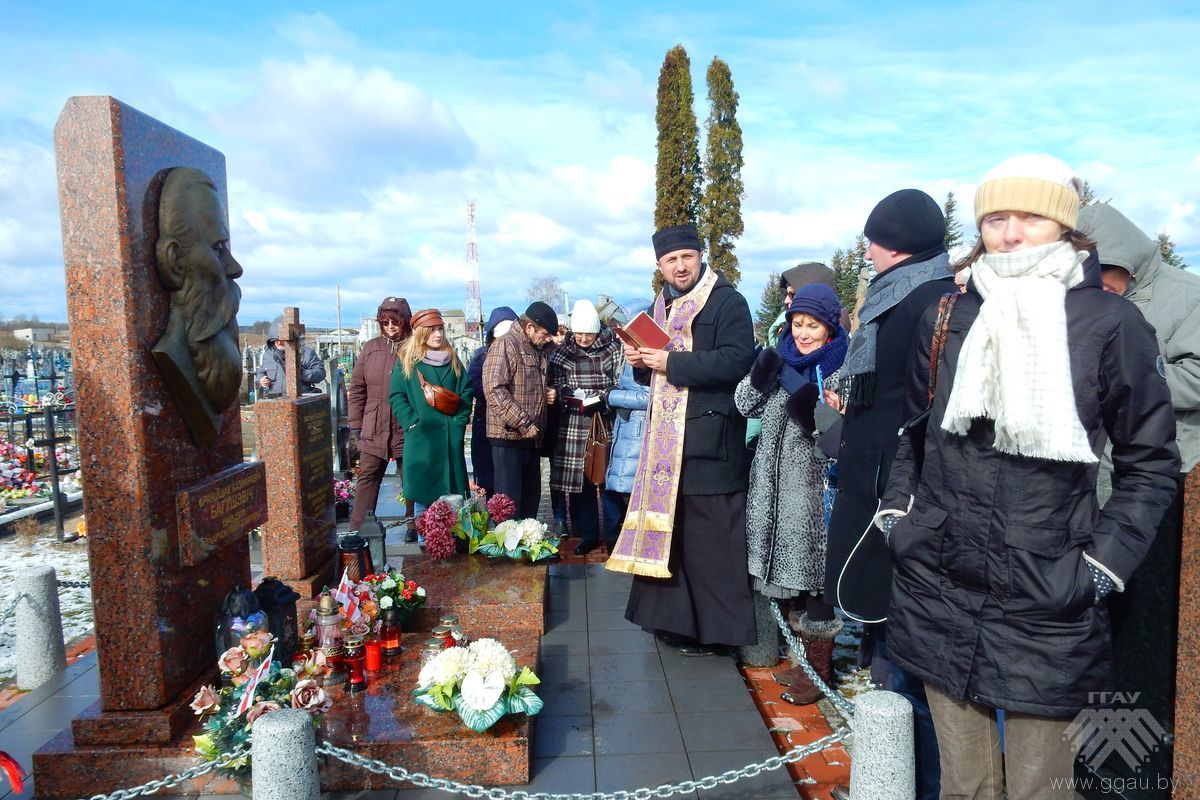 Падчас службы на магіле Францішка Багушэвіча
