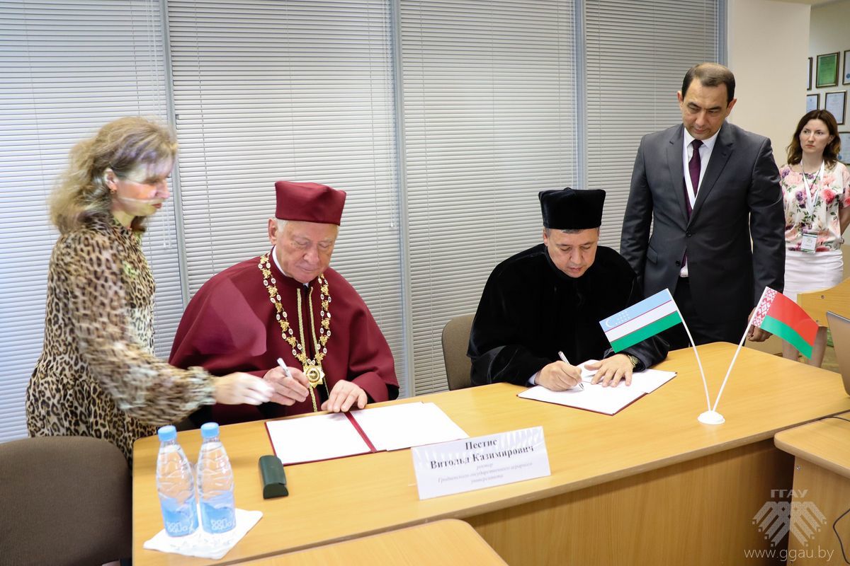 Гродненский государственный аграрный университет и Ташкентский государственный аграрный университет в торжественной обстановке подписали дополнительное соглашение к договору о сотрудничестве