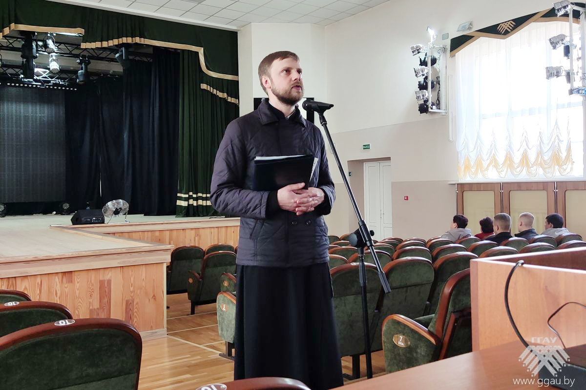 Иерей Иоанн Кояло рассказал студентам-аграриям о празднике Воскресения Христова