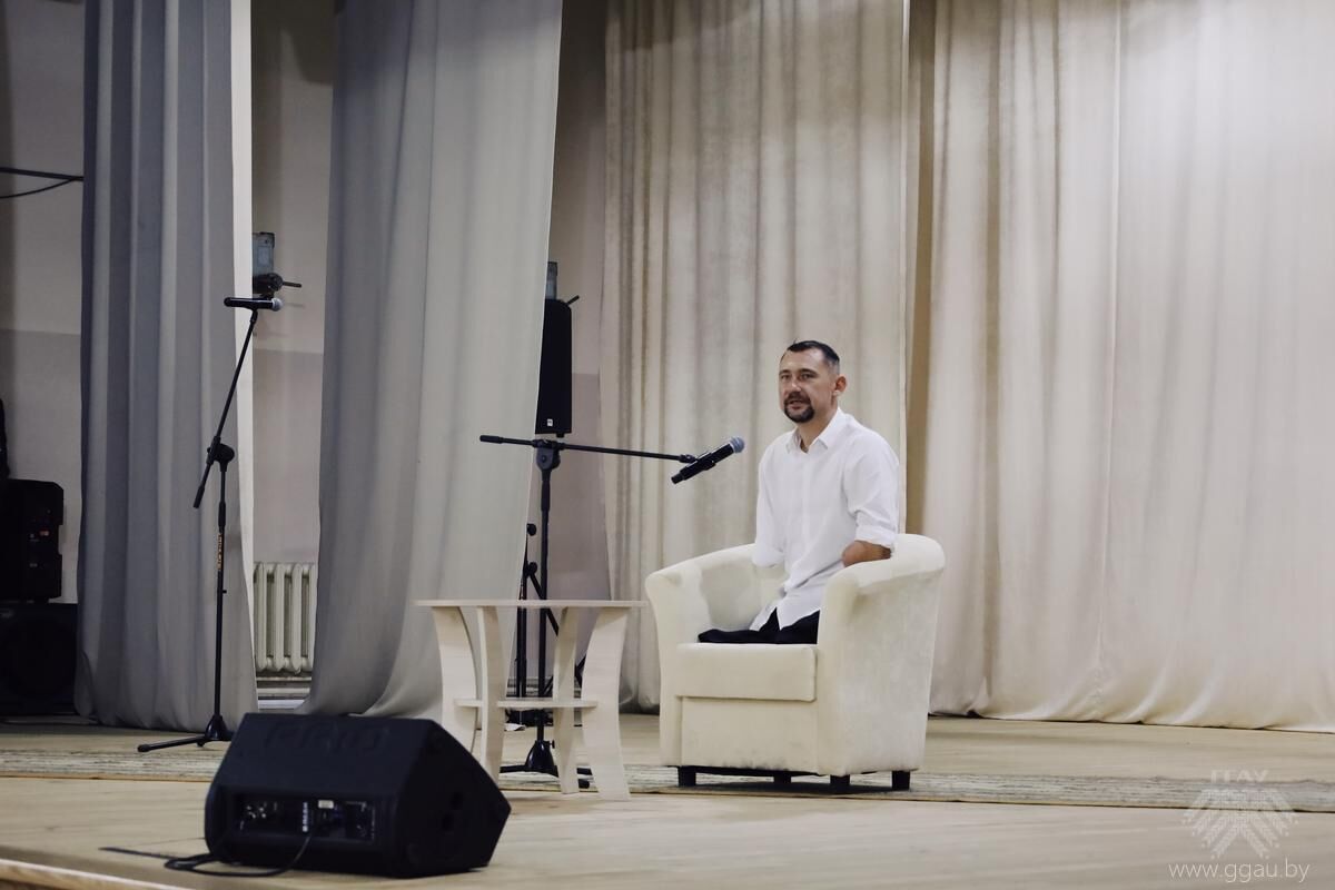 Встреча студентов и сотрудников университета с Алексеем Талаем