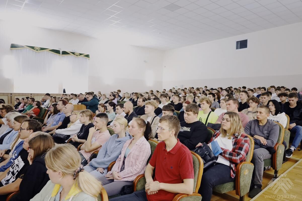 Встреча студентов и сотрудников университета с Алексеем Талаем