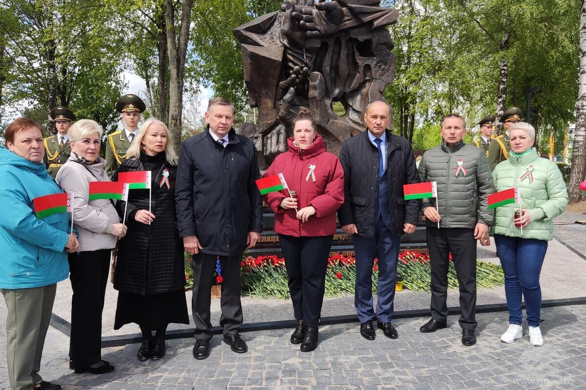 Сотрудники университета приняли участие в открытии памятного знака «Древо жизни» 