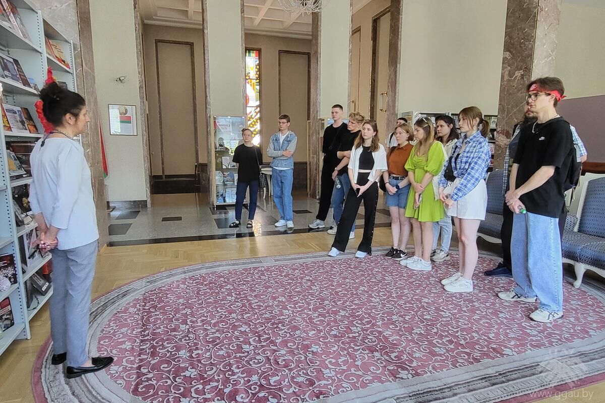 Завершила серию визитов в областную библиотеку