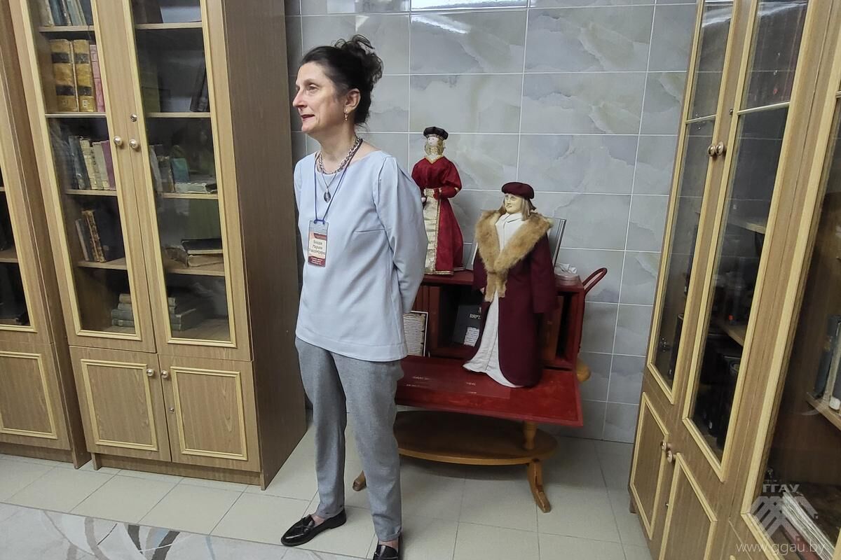 Завершила серию визитов в областную библиотеку