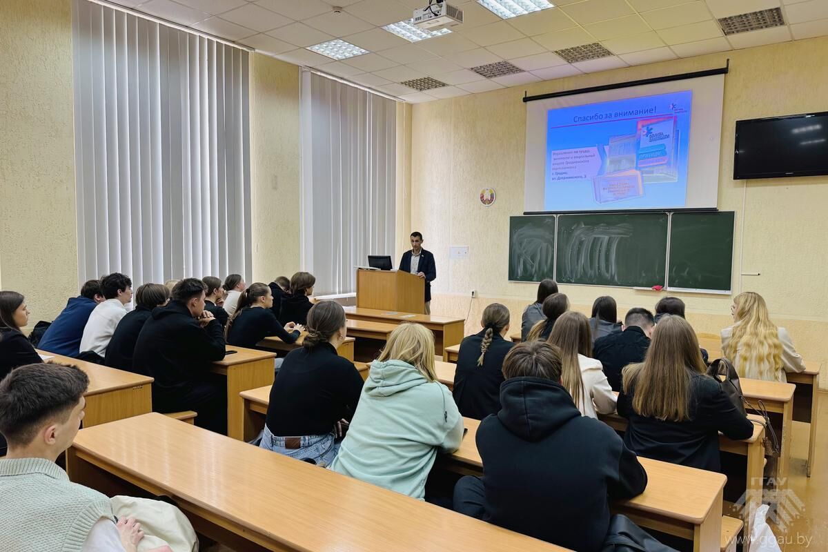 Виктор Киселев встретился с выпускниками ИТФ и ФЭБУ