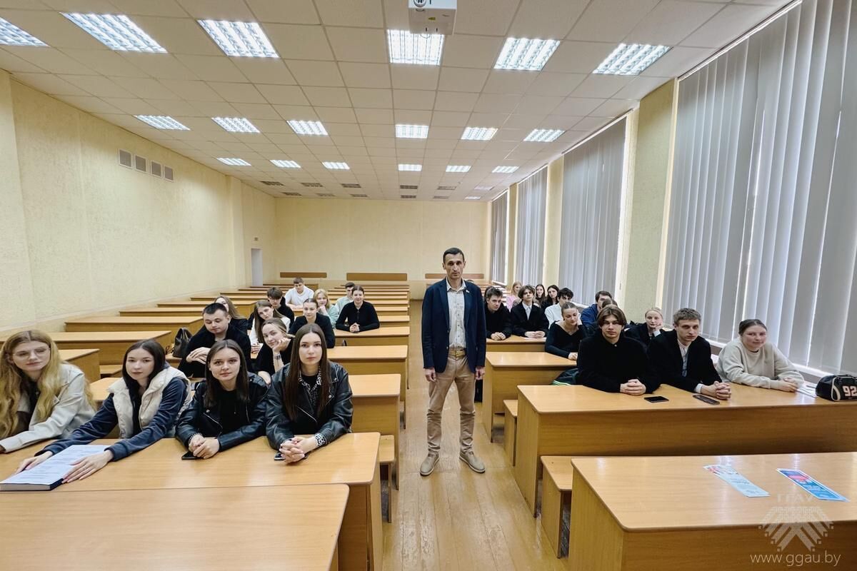 Виктор Киселев встретился с выпускниками ИТФ и ФЭБУ