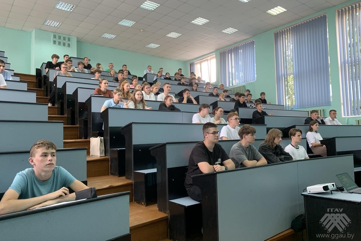 Встреча ректора В.В. Пешко со студентами 1 курса агрономического факультета