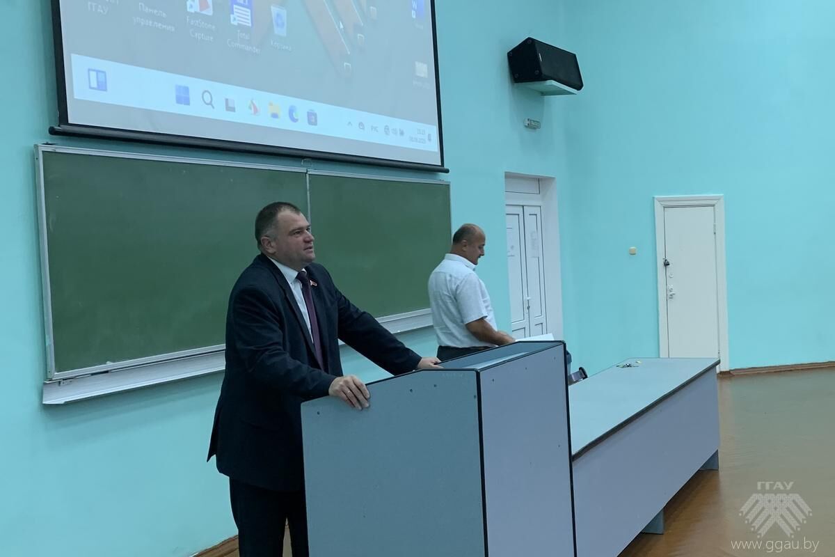 Встреча ректора В.В. Пешко со студентами 1 курса агрономического факультета