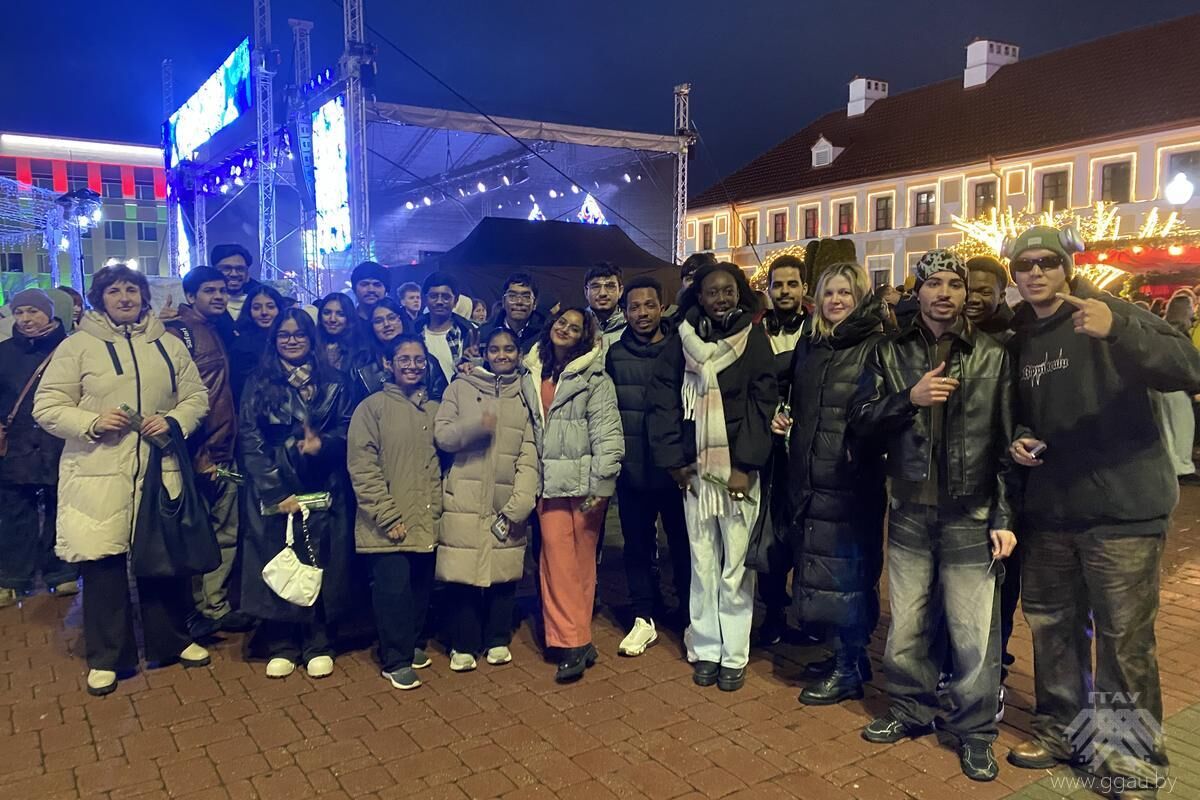 Слушатели ФДП знакомятся с «Чароўнымі ліхтарыкамі»