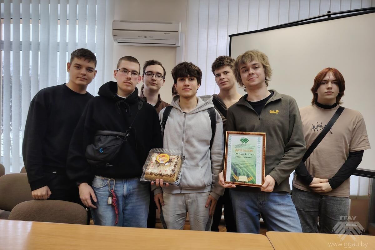 1 место - команда факультета экономики и бухгалтерского учёта "Вымпел"
