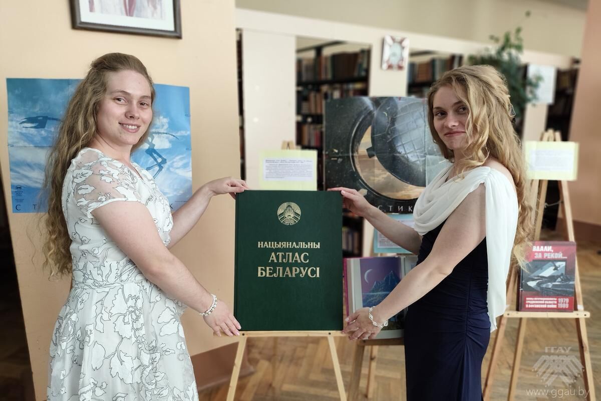 «Книга как искусство»: летняя выставка в читальном зале