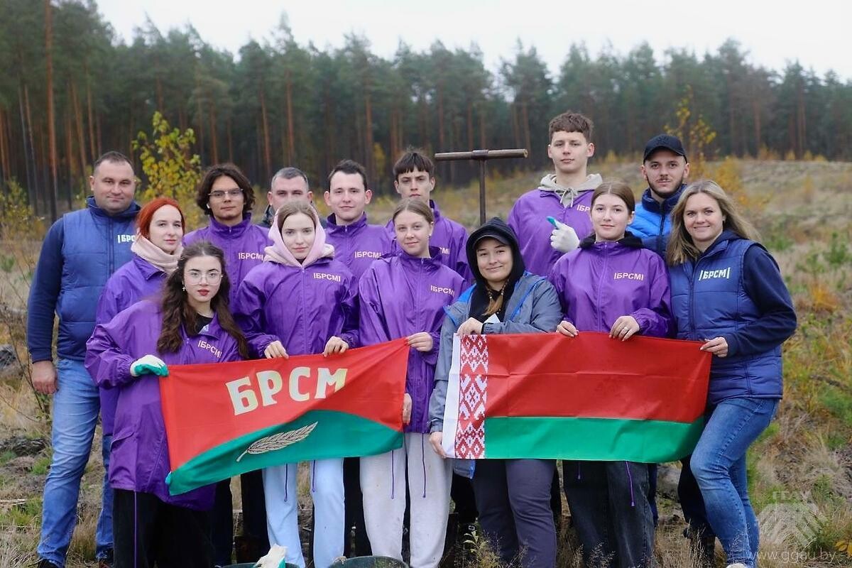 Активисты волонтерского отряда «Крыницы дабрыни» приняли участие в трудовой акции 