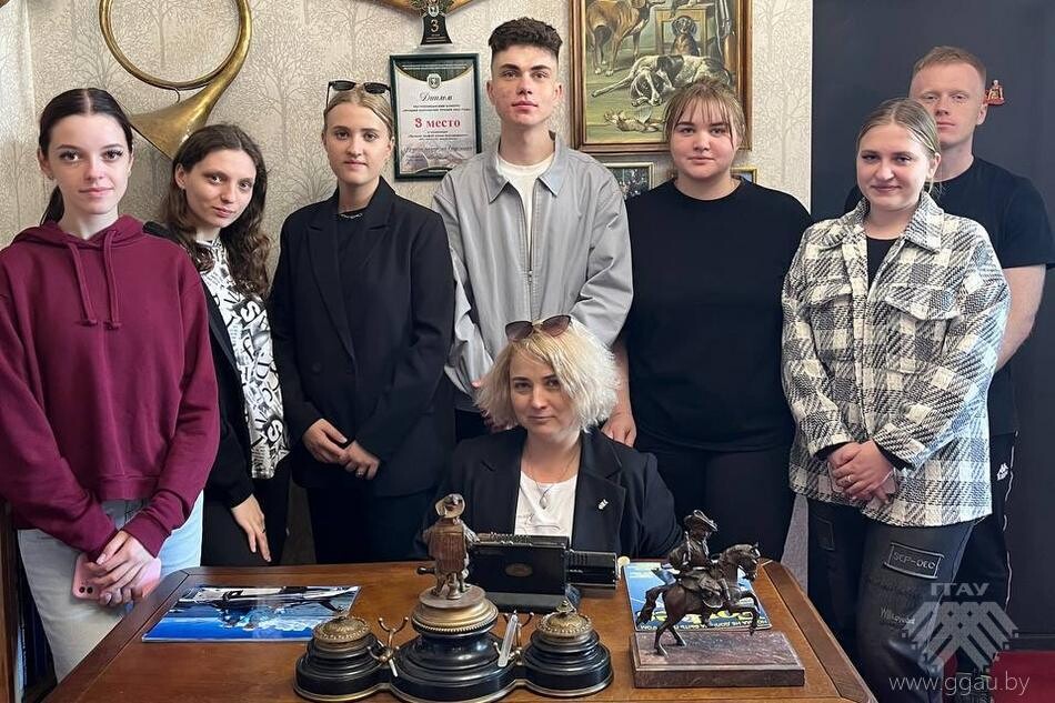 Студенты экономического факультета посетили галерею «Арсенал»