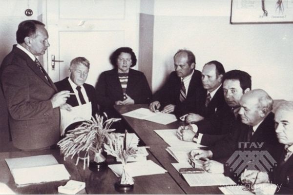 Коллектив кафедры растениеводства в 1975 г.