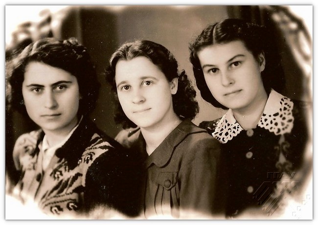 Лучшие подруги: Светлана Мартинчик, Ирина Жидок, Геновета Кучинская,1956 г