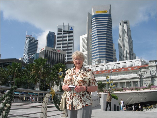 Клаўдзія Строганава на фоне Сінгапур-Сіці, 2007 год