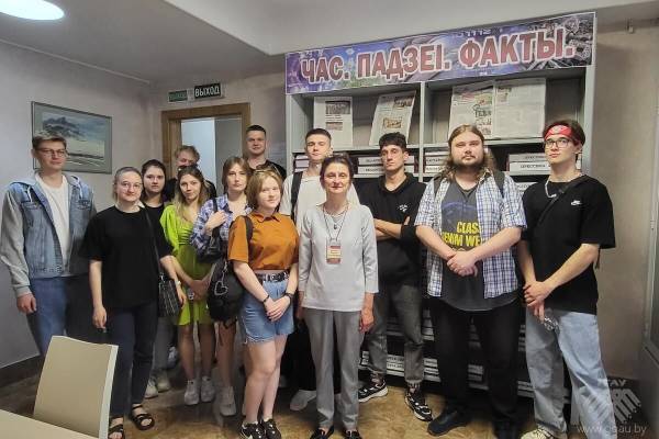 Завершила серию визитов в областную библиотеку