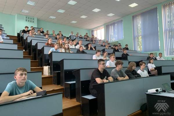 Встреча ректора В.В. Пешко со студентами 1 курса агрономического факультета