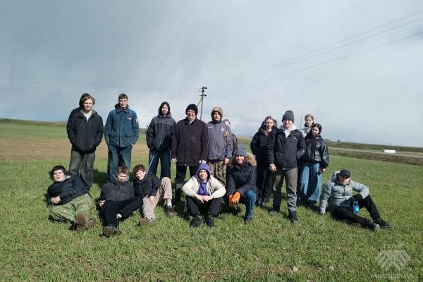 Первокурсники-экономисты вышли на очистку полей