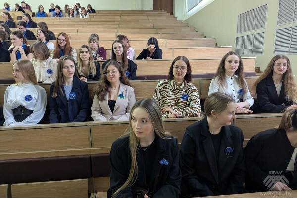 Яблоневый сад - к Году белорусской женщины