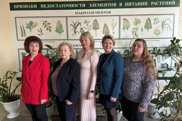 Женщины кафедры ботаники и физиологии растений